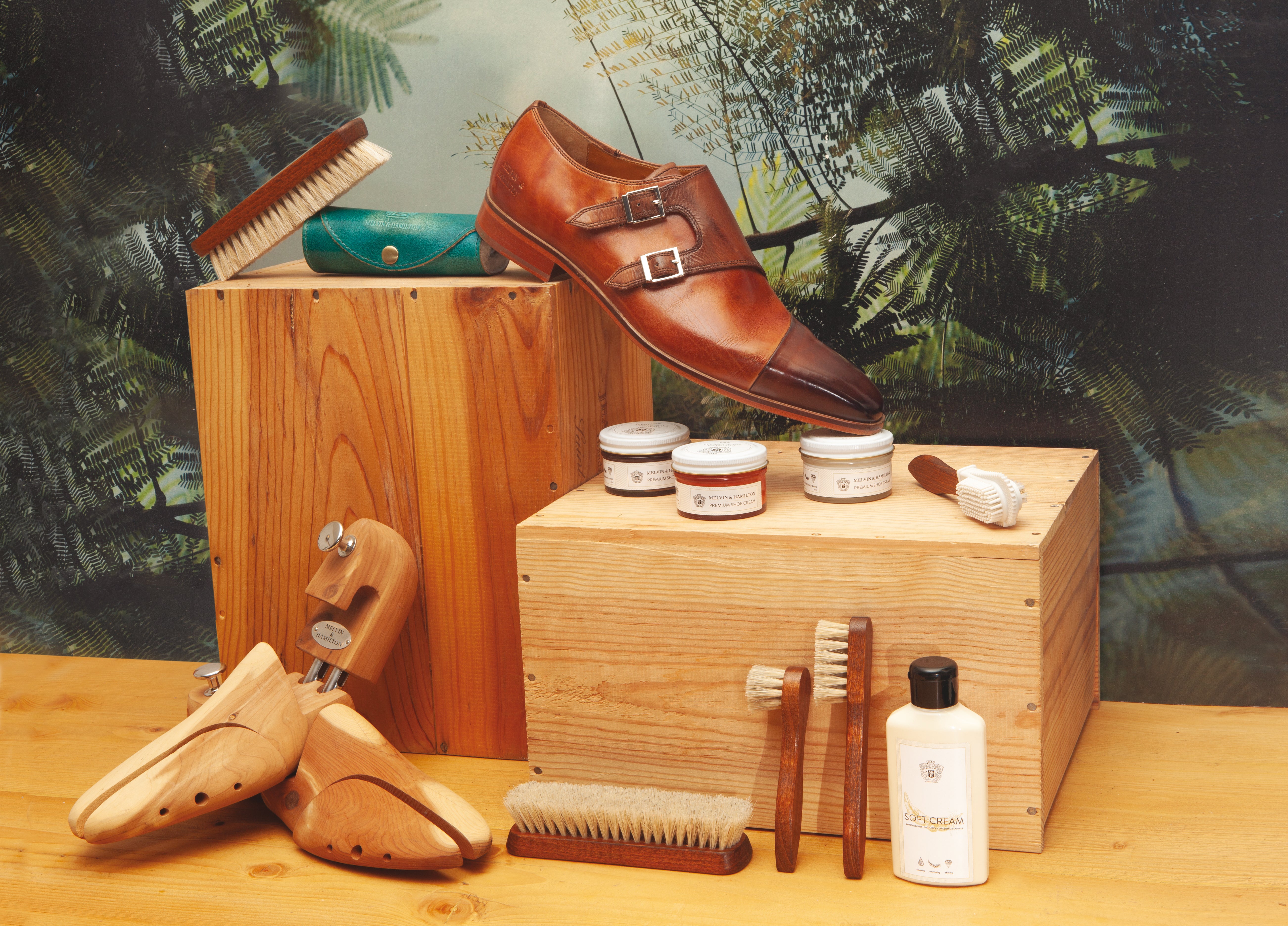 Care products for polishing shoes - Melvin & Hamilton